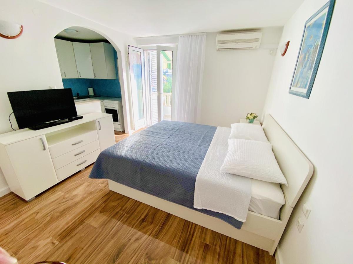 Apartments By The Sea Postira, Brac - 2928 מראה חיצוני תמונה